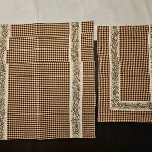 The Country House Collection Berry Vine Placemats (4) And Table Runner